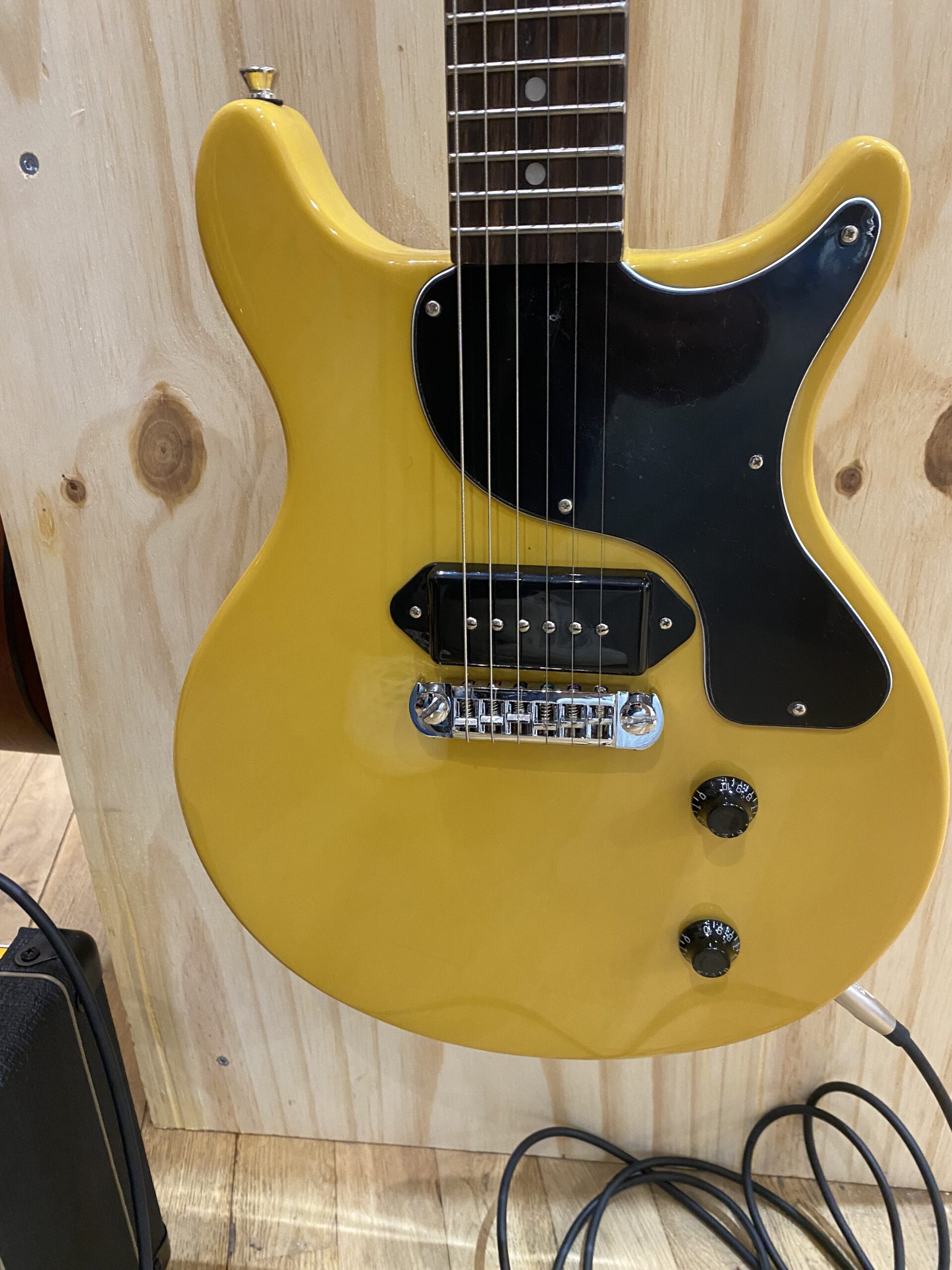 Gladiator electrische gitaar (made by SAGA) - Afbeelding 3