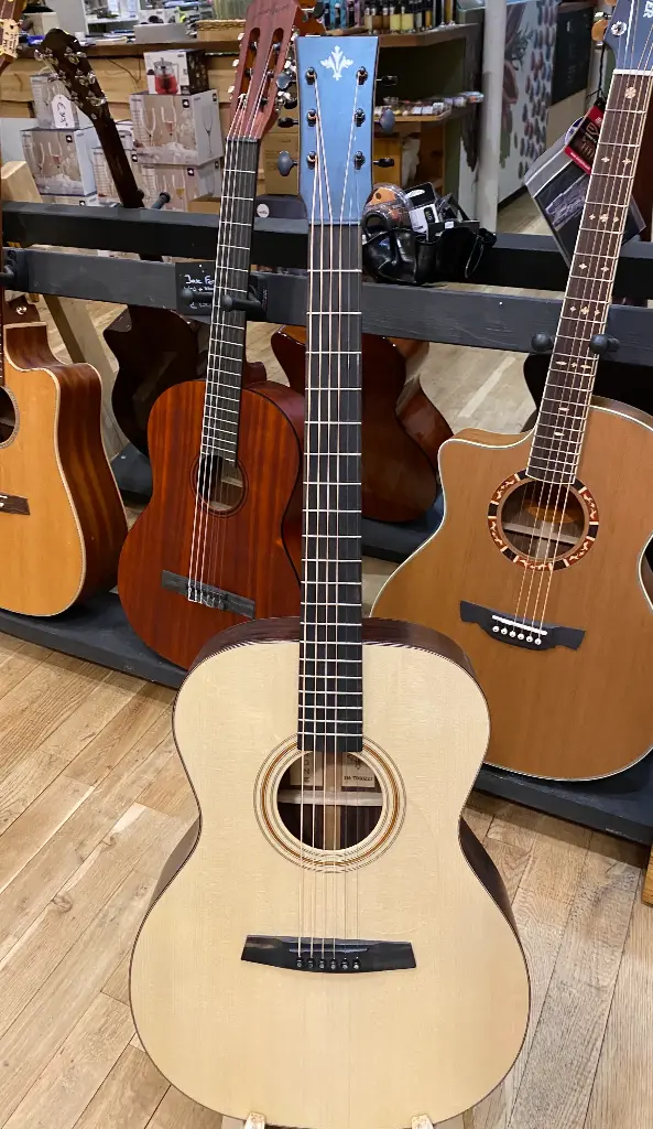 Tyrone Gold OM Rosewood