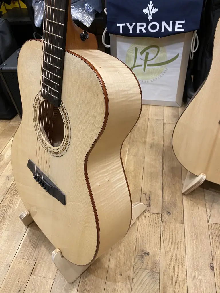 Tyrone Special OM Maple - Afbeelding 4